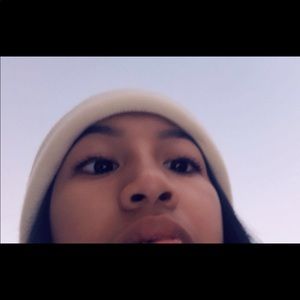 Meet your Posher, Elishia